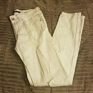 White skinny jeans